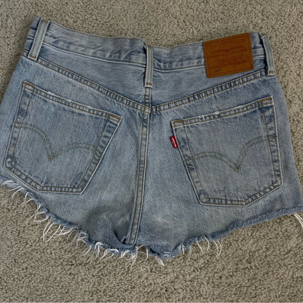 Women's LEVIS Premium Indigo Blue Distressed DENIM Faded CUT OFF Jean SHORTS 27 - Picture 3 of 7